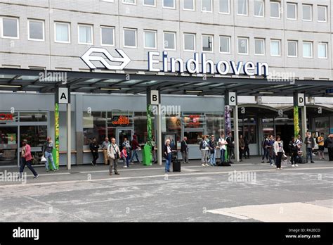 Busstation Station, Eindhoven .